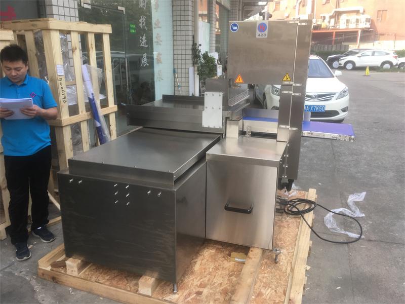 全自動鋸骨機對凍肉切割加工廠的作用，大得你無法想象