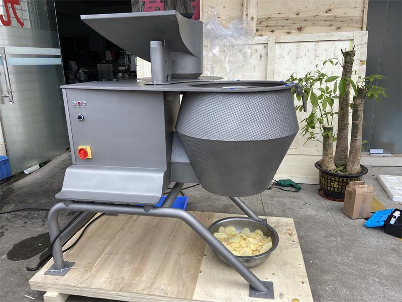 土豆切波紋薯片機(jī)與芋頭切片機(jī)是同一臺(tái)，可以一機(jī)多用的高產(chǎn)設(shè)備